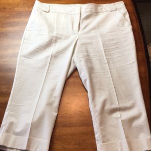 New York & Company Capri pants size 16